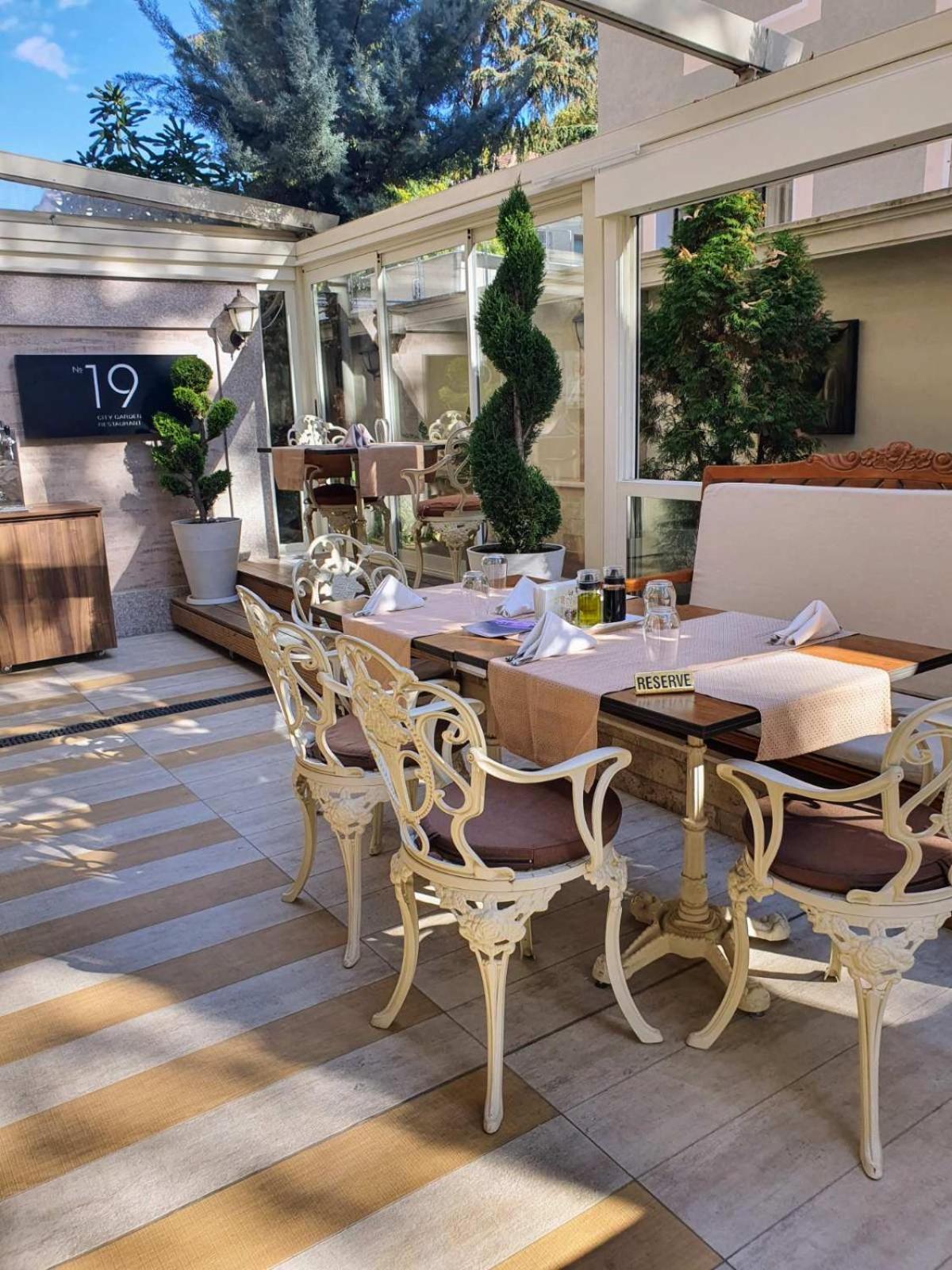 Residence City Garden - Certificate Of Excellence Top 10 Best Five-Stars City Hotels For 2024 Awarded By Htif Plovdiv Exteriér fotografie